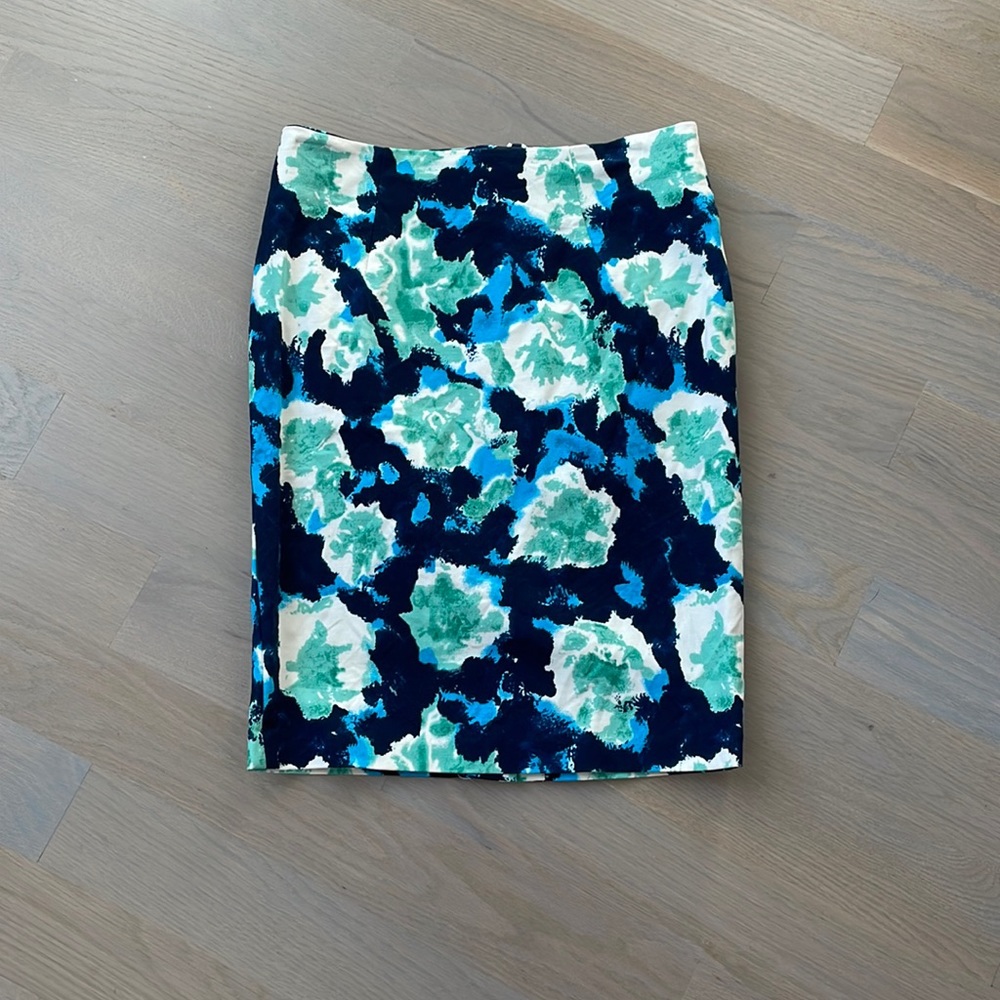 EUC blue floral pencil skirt